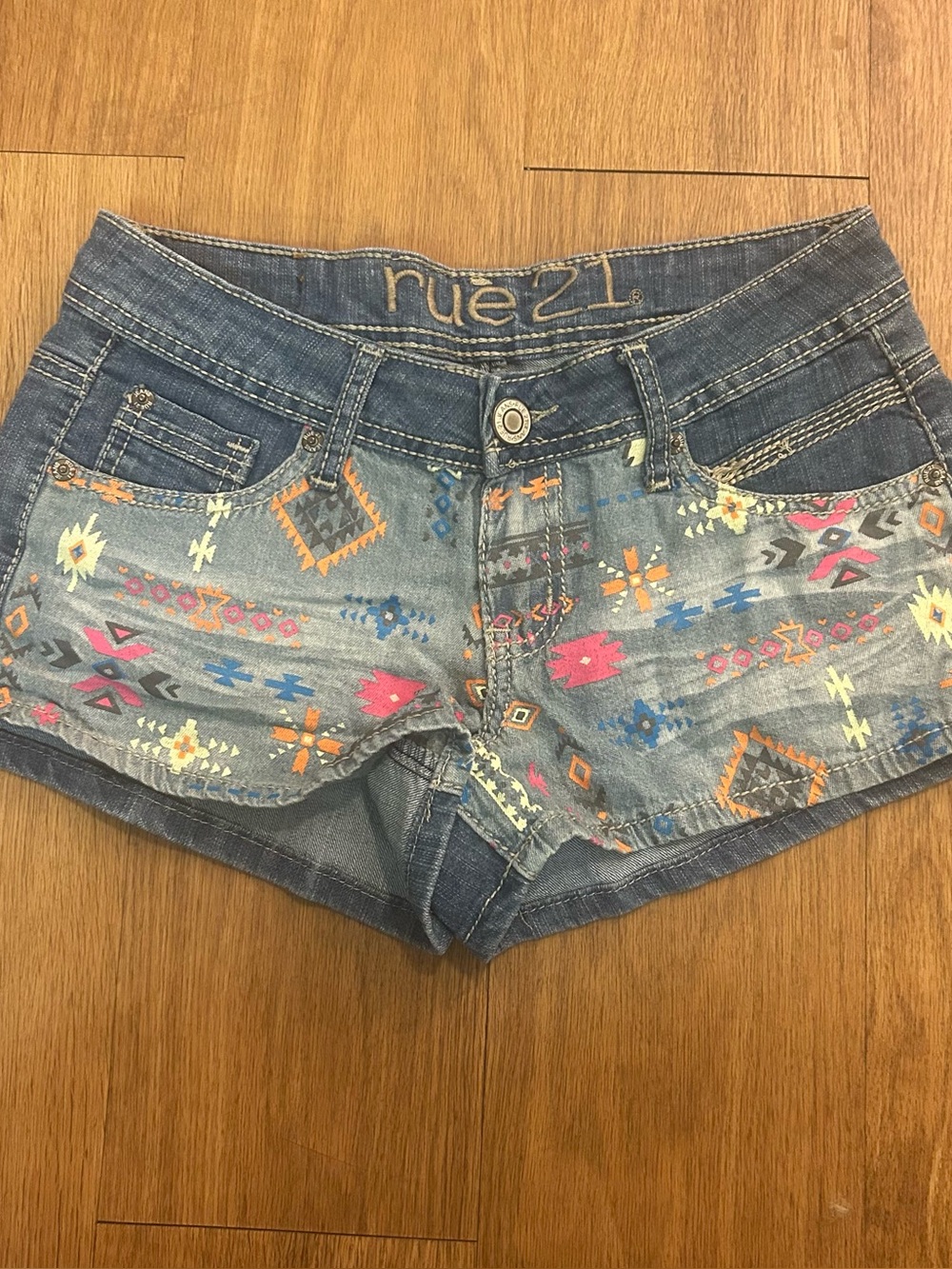 Y2K Boho Aztec Print Denim Shorts - Size 3/4